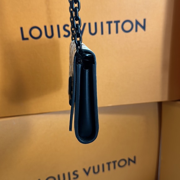 💎✨BEAUTIFUL✨💎 Authentic Twist Chain Louis Vuitton: Timeless Elegance - Picture 5 of 15